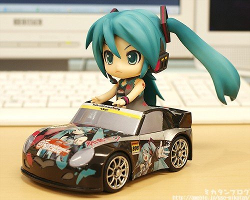 粘土人 #075 赛车良笑和VOCALOID 初音未来 黑色版