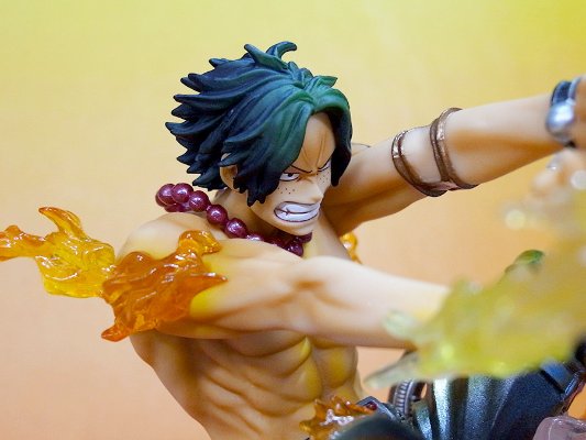 FiguartsZERO 航海王  波特卡斯·D·艾斯 战斗版 十字火 特别配色版