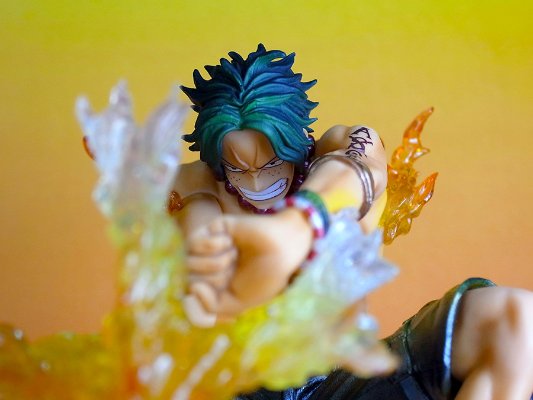 FiguartsZERO 航海王  波特卡斯·D·艾斯 战斗版 十字火 特别配色版
