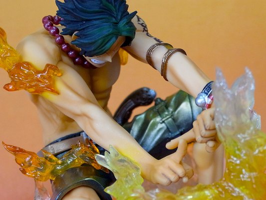 FiguartsZERO 航海王  波特卡斯·D·艾斯 战斗版 十字火 特别配色版