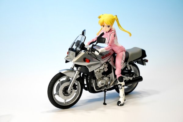 S.H.Figuarts 铃乃木凛（骑手套装）&GSX400S KATANA摩托车