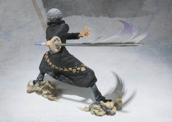 FiguartsZERO 航海王 特拉法尔加·罗 战斗