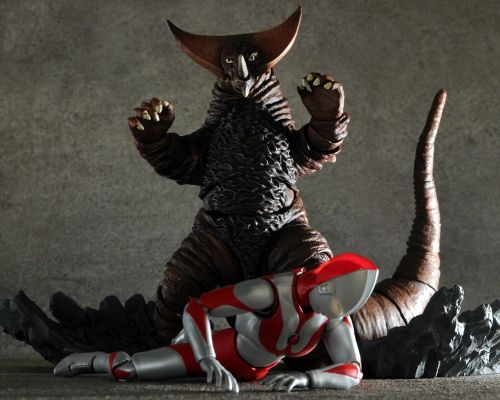 S.H.Figuarts  哥莫拉