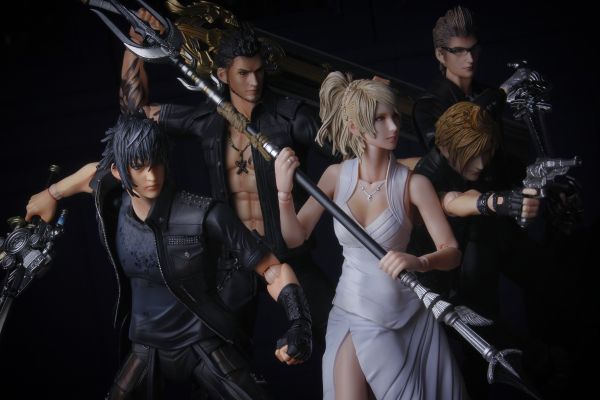 PlayArts改 最终幻想XV 露娜弗蕾娜·诺克斯·芙尔雷