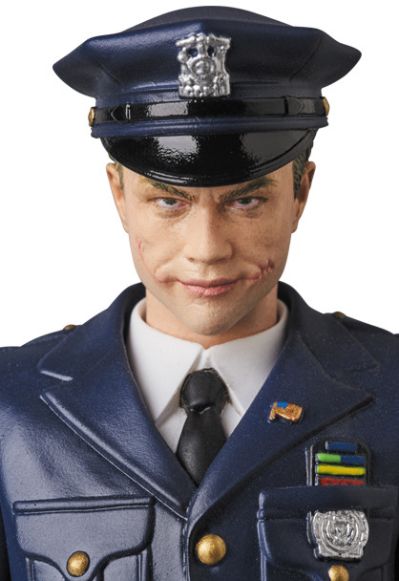 蝙蝠侠:黑暗骑士 No.062  MAFEX 小丑 cop ver. 