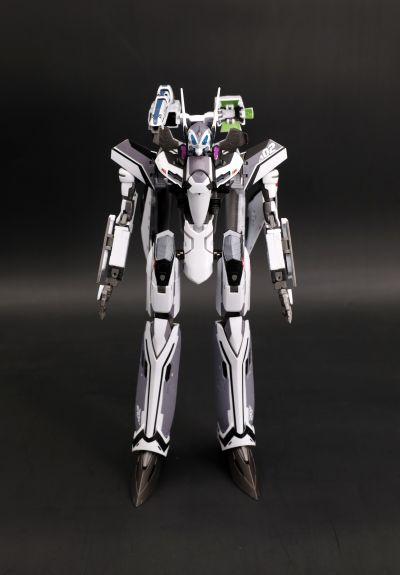 DX超合金 超时空要塞Δ VF-31F 齐格菲（梅萨·伊雷菲尔特机）