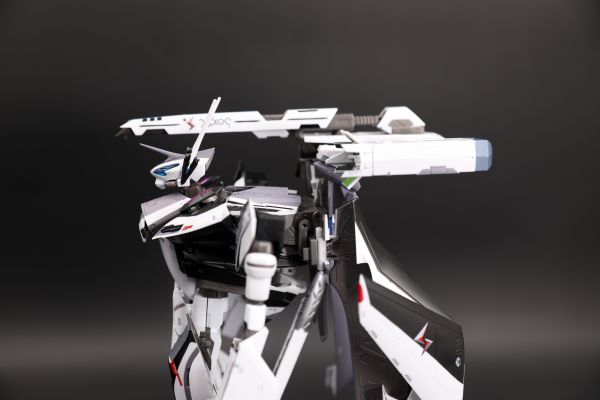 DX超合金 超时空要塞Δ VF-31F 齐格菲（梅萨·伊雷菲尔特机）