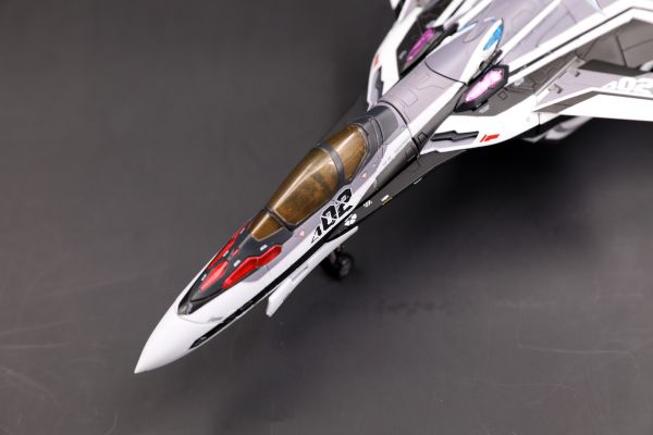 DX超合金 超时空要塞Δ VF-31F 齐格菲（梅萨·伊雷菲尔特机）