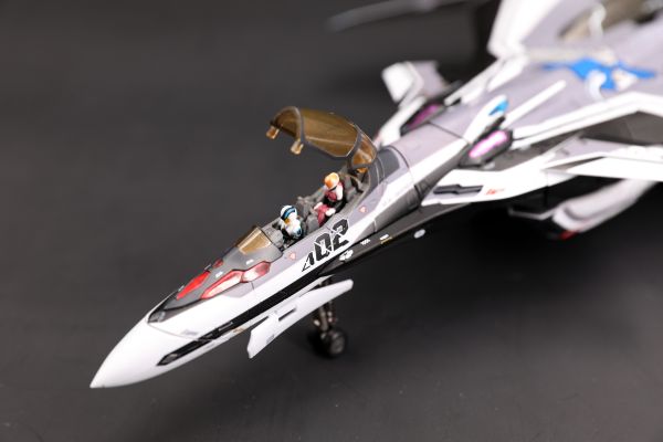 DX超合金  VF-31F 齐格飞（梅瑟·埃勒菲尔德专用机）