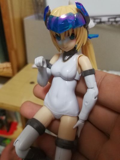 机甲少女 白皙魔鹫