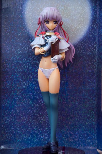 夜明前的琉璃色 埃斯蒂尔・弗利西亚 