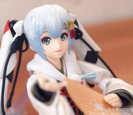 figma#EX-45 VOCALOID 丹顶鹤 雪初音 巫女ver.