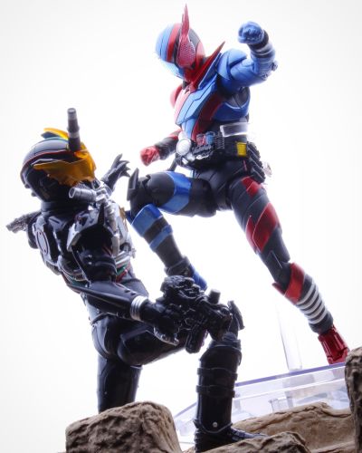 S.H.Figuarts 假面骑士：创骑 夜霸