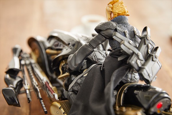 PlayArts改 最终幻想7：圣子降临 克劳德・斯特莱夫&芬里尔狼