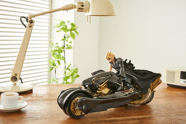 PlayArts改 最终幻想7：圣子降临 克劳德・斯特莱夫&芬里尔狼