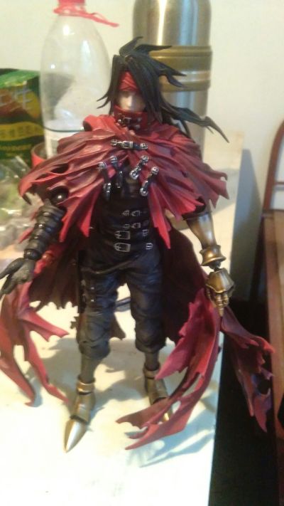 PlayArts改 地狱犬的挽歌 最终幻想VII 文森特·瓦伦汀