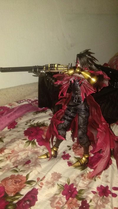 PlayArts改 地狱犬的挽歌 最终幻想VII 文森特·瓦伦汀