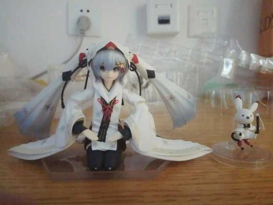 figma#EX-45 VOCALOID 丹顶鹤 雪初音 巫女ver.