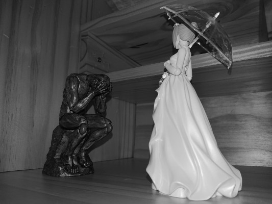 figma#SP-056 桌上美术馆 思考者