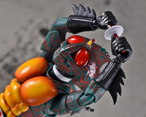 S.H.Figuarts（真骨雕制法）假面骑士：亚马逊 假面骑士亚马逊