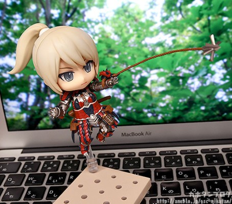 粘土人#993-DX 怪物猎人:世界  雄火龙装女猎人