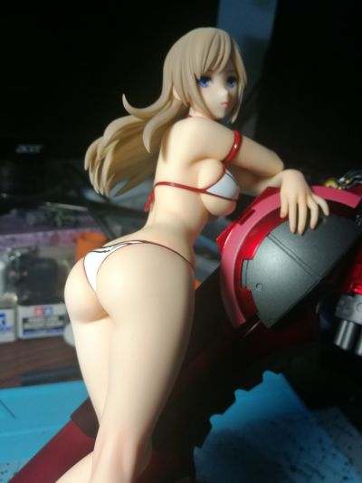 噬神者2 	艾莉莎・伊莉妮琪娜・奥美拉 白泳装版