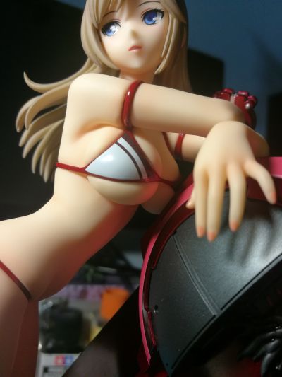 噬神者2 	艾莉莎・伊莉妮琪娜・奥美拉 白泳装版