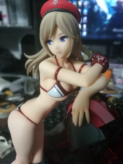 噬神者2 	艾莉莎・伊莉妮琪娜・奥美拉 白泳装版