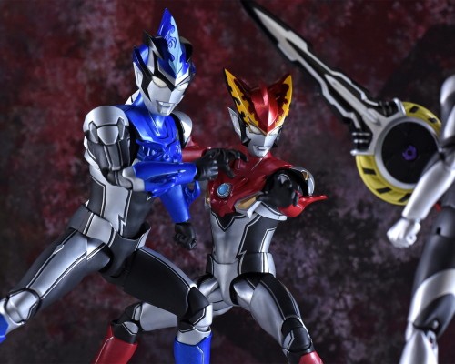 S.H.Figuarts 罗布奥特曼 布鲁奥特曼 跃水形态