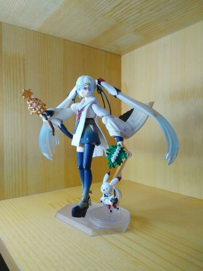 figma#EX-45 VOCALOID 丹顶鹤 雪初音 巫女ver.