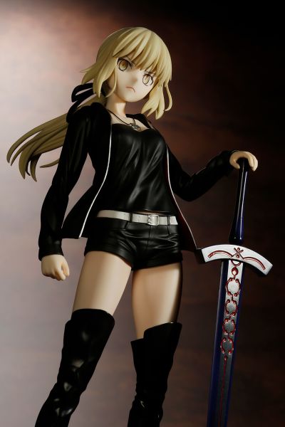 命运-冠位指定 剑士-阿尔托莉雅·潘德拉贡 [Alter] 便装