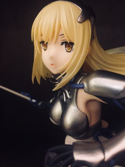 期待在地下城邂逅有错吗 外传 剑姬神圣谭 艾丝·华伦斯坦