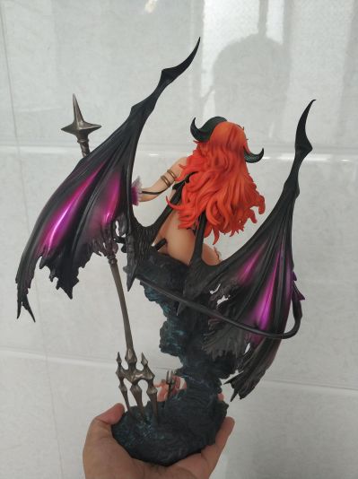 黑の守り手 屈曲角の悪魔(ディアボルス・インクリナタス)：デスデモナ