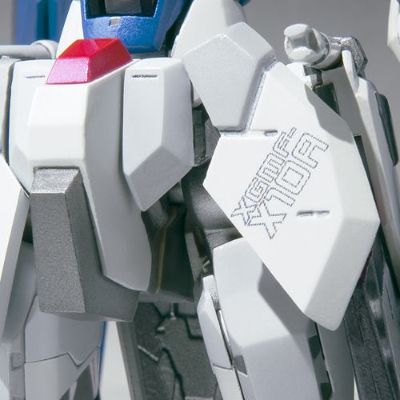 METAL BUILD 机动战士高达SEED ZGMF-X10A 自由高达