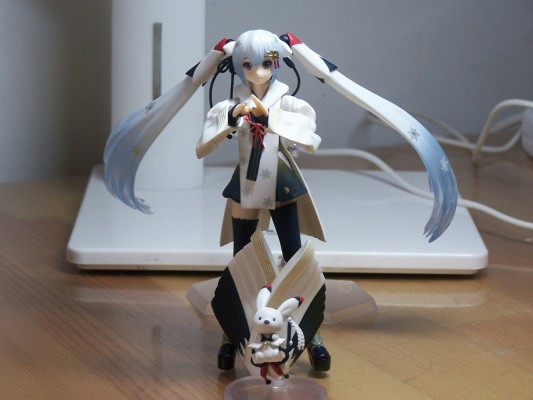 figma#EX-45 VOCALOID 丹顶鹤 雪初音 巫女ver.