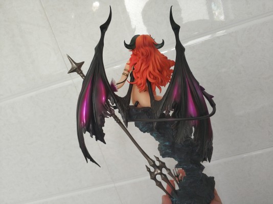 黑の守り手 屈曲角の悪魔(ディアボルス・インクリナタス)：デスデモナ