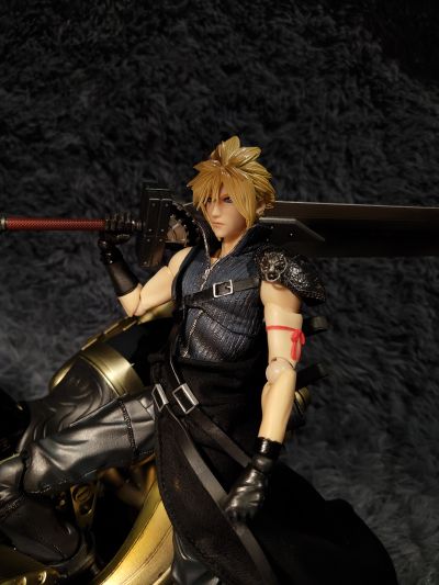 PlayArts改 最终幻想7：圣子降临 克劳德・斯特莱夫&芬里尔狼