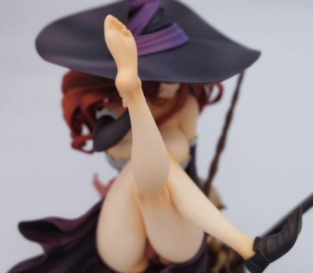 巨乳、美腿、裸足