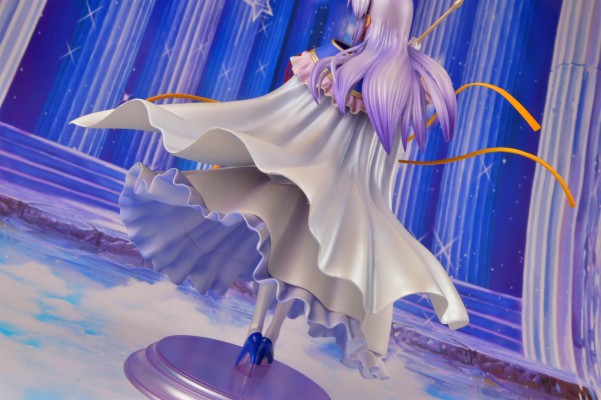 夜明前的琉璃色 菲娜・法姆・阿修莱特 皇家礼服版