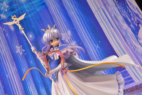 夜明前的琉璃色 菲娜・法姆・阿修莱特 皇家礼服版