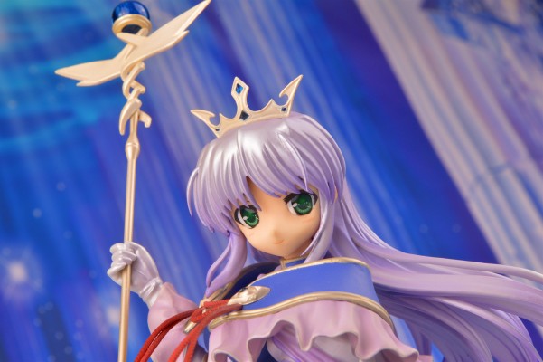 夜明前的琉璃色 菲娜・法姆・阿修莱特 皇家礼服版