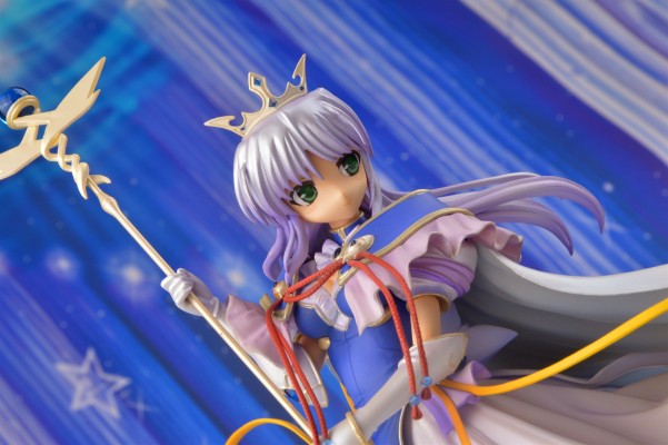 夜明前的琉璃色 菲娜・法姆・阿修莱特 皇家礼服版