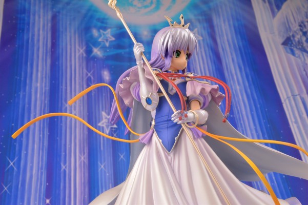 夜明前的琉璃色 菲娜・法姆・阿修莱特 皇家礼服版