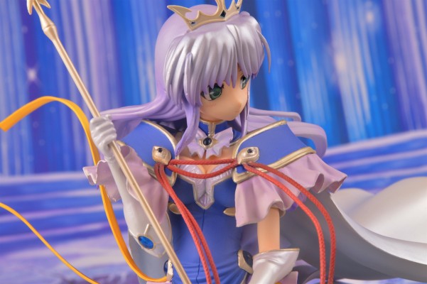 夜明前的琉璃色 菲娜・法姆・阿修莱特 皇家礼服版