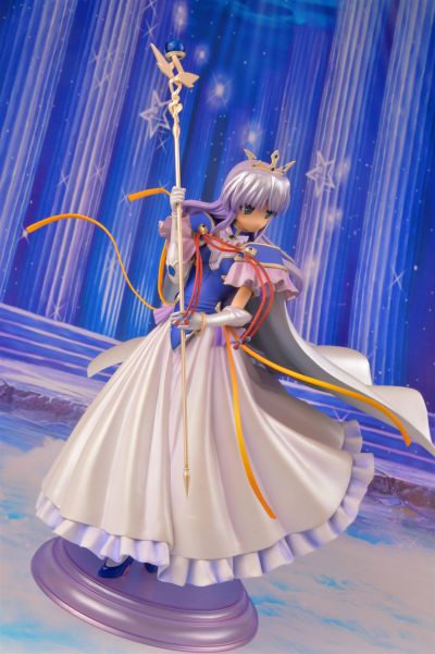 夜明前的琉璃色 菲娜・法姆・阿修莱特 皇家礼服版