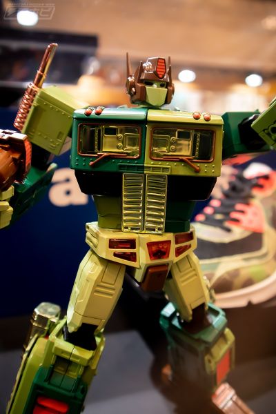 变形金刚MP系列 变形金刚 擎天柱 “Duck Camo”