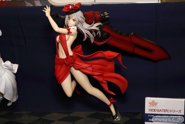 噬神者2 	艾莉莎・伊莉妮琪娜・奥美拉 深紅纪念礼服Ver.
