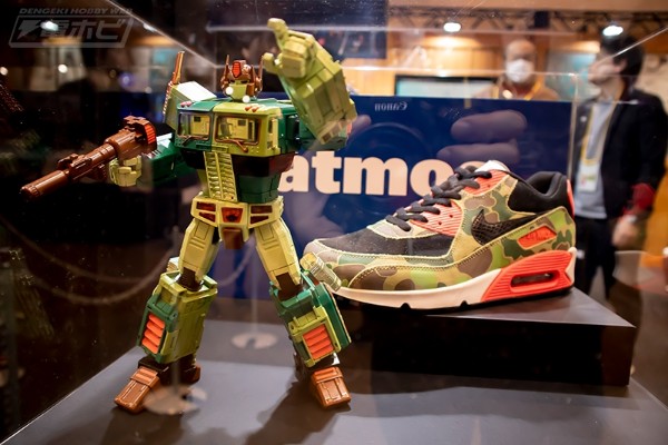 变形金刚MP系列 变形金刚 擎天柱 “Duck Camo”