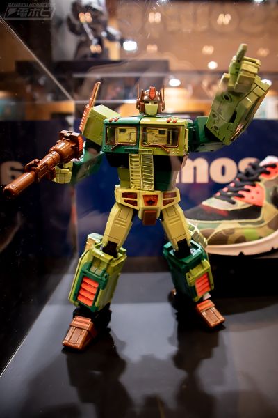 变形金刚MP系列 变形金刚 擎天柱 “Duck Camo”