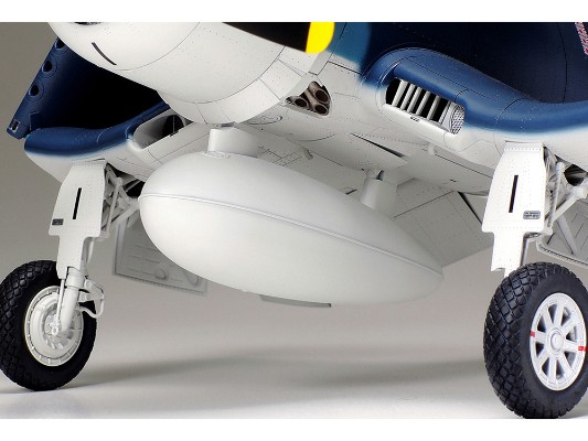 60325 1/32 沃特 F4U-1A 海盗 舰载战斗机